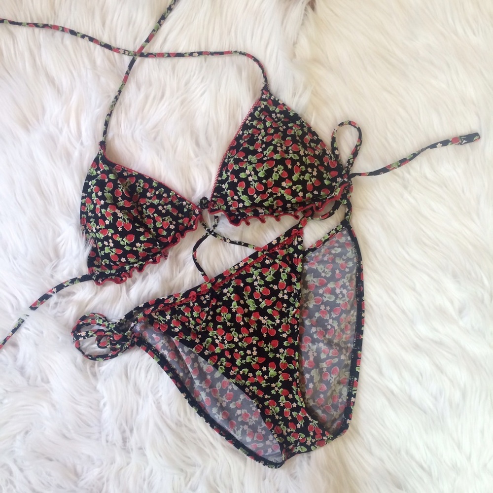 🍓 VINTAGE STRAWBERRY BIKINI SET